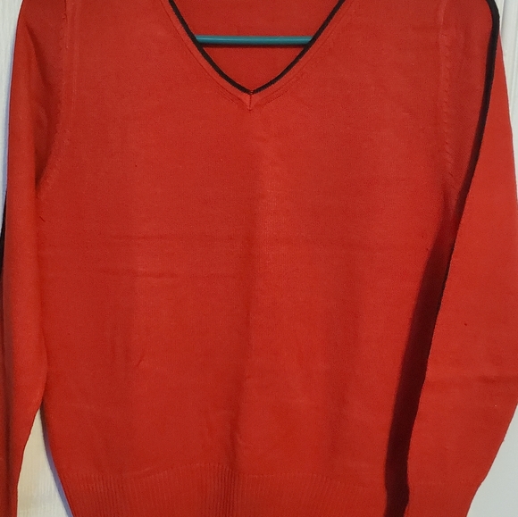2 /$40Beautiful Cashmere full sleeves sweater. - Picture 5 of 7